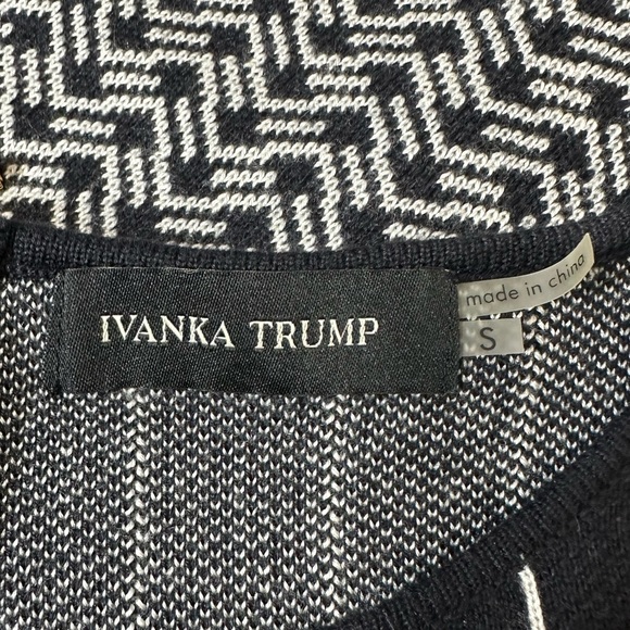 Ivanka Trump || Woman’s 1/4 sleeves Blouse size Small - Picture 5 of 5